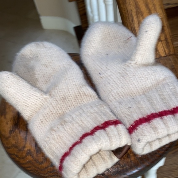 Roots  ivory red trim winter warm mittens - Picture 8 of 9